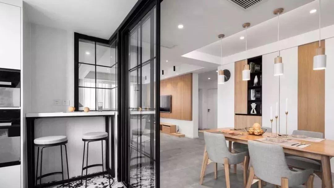厨房做个玻璃门就好,通透明亮,款式也很好看