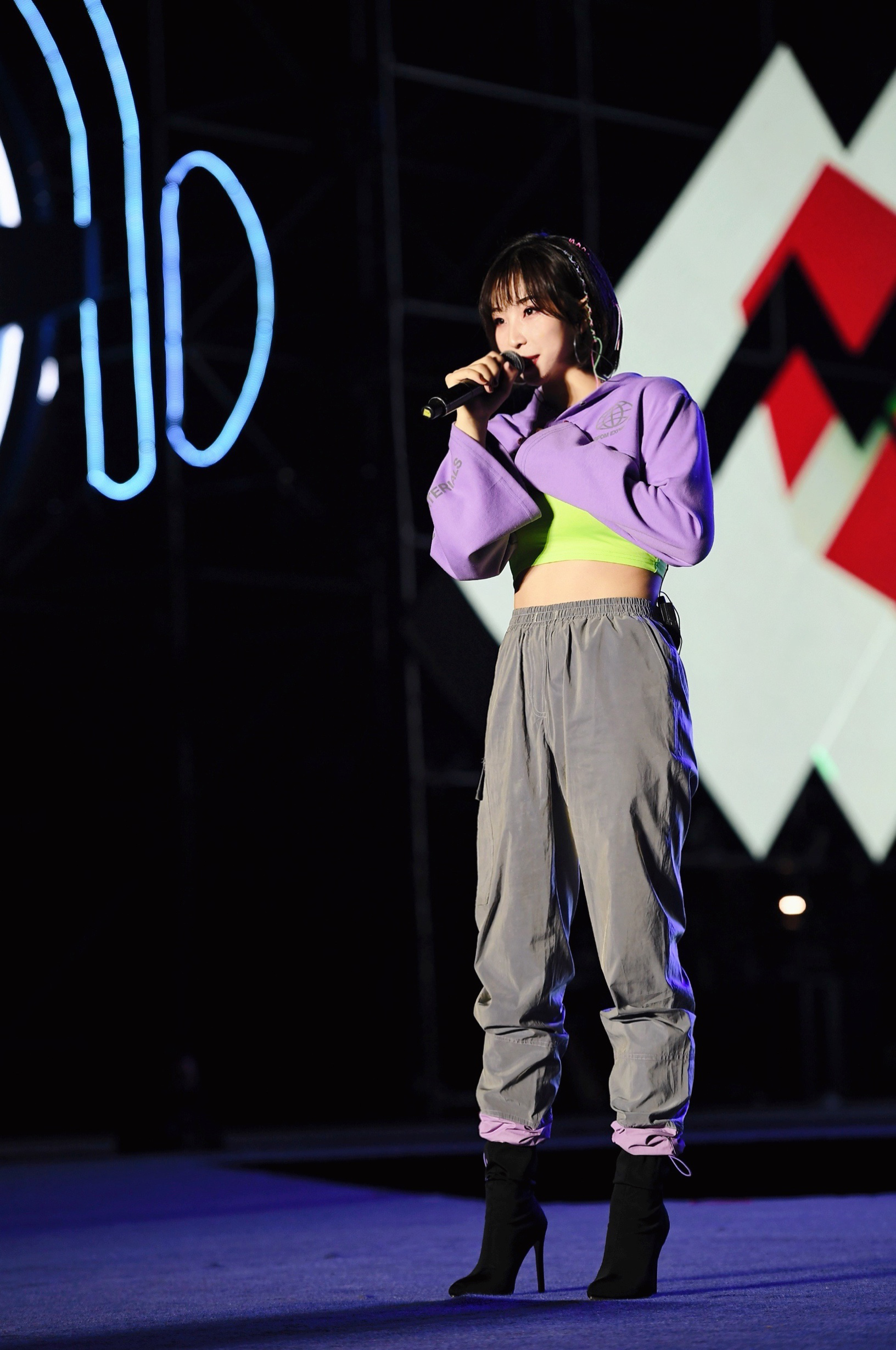 李宗南的《狂浪生》恣意洒脱,戚琦的《江湖小镇》婉约灵动,张晓涵的