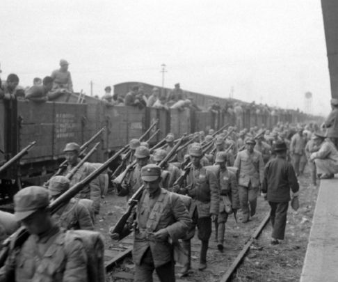 1948年11月淮海战役中败退的国民党军队