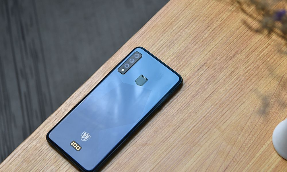 超大电池 充能护甲打造最强续航 海信手机金刚6开箱