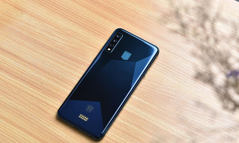 超大电池 充能护甲打造最强续航 海信手机金刚6开箱