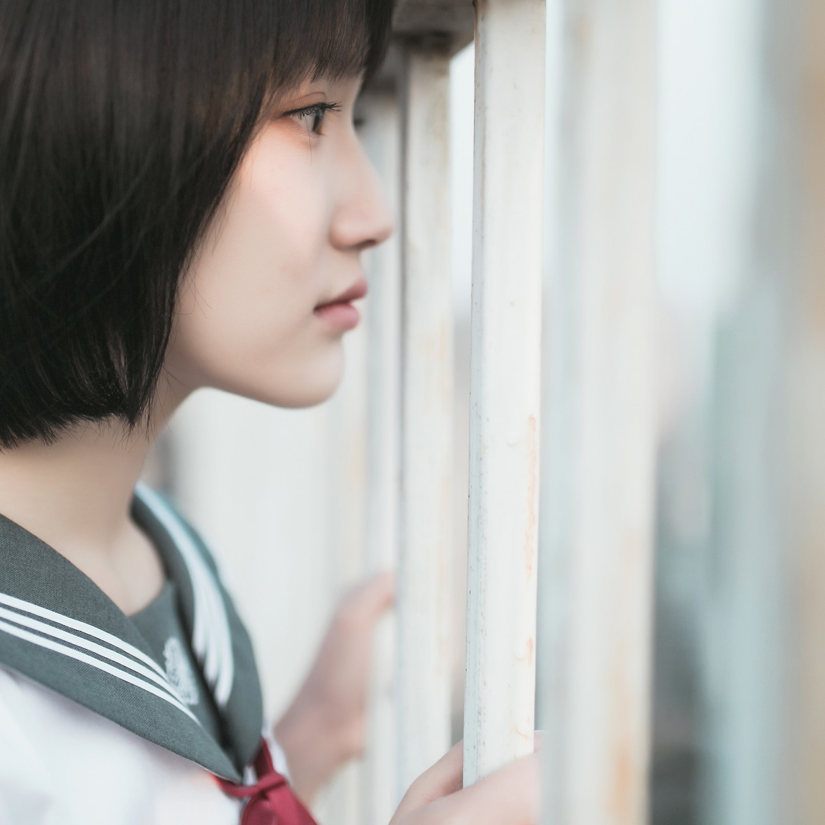 摄影分享:天台上的学生,装短裙短发美女