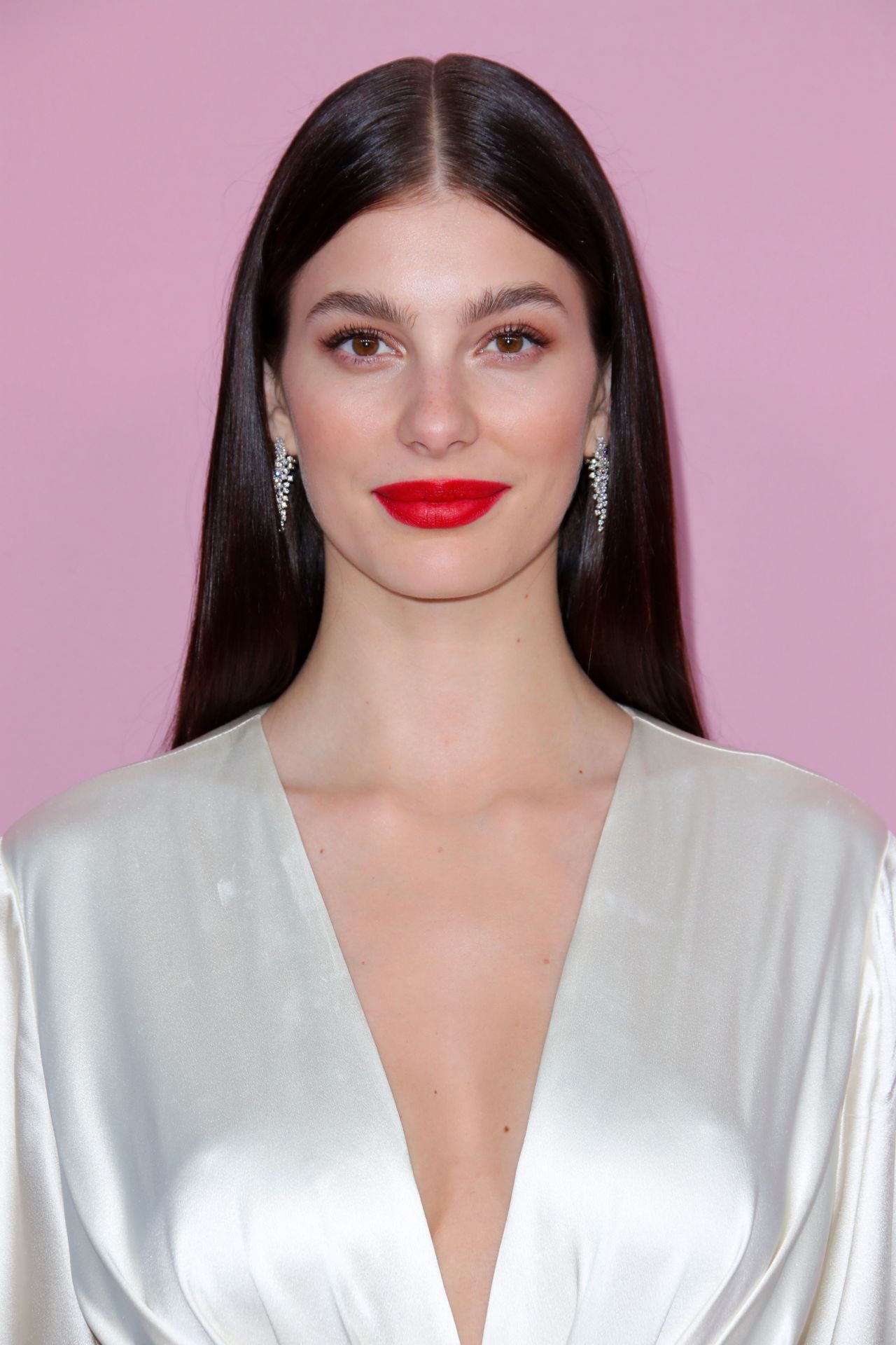 小李子女友卡米拉·莫罗 气质爆棚,网友:想不夸你漂亮都难!|莫罗|卡米