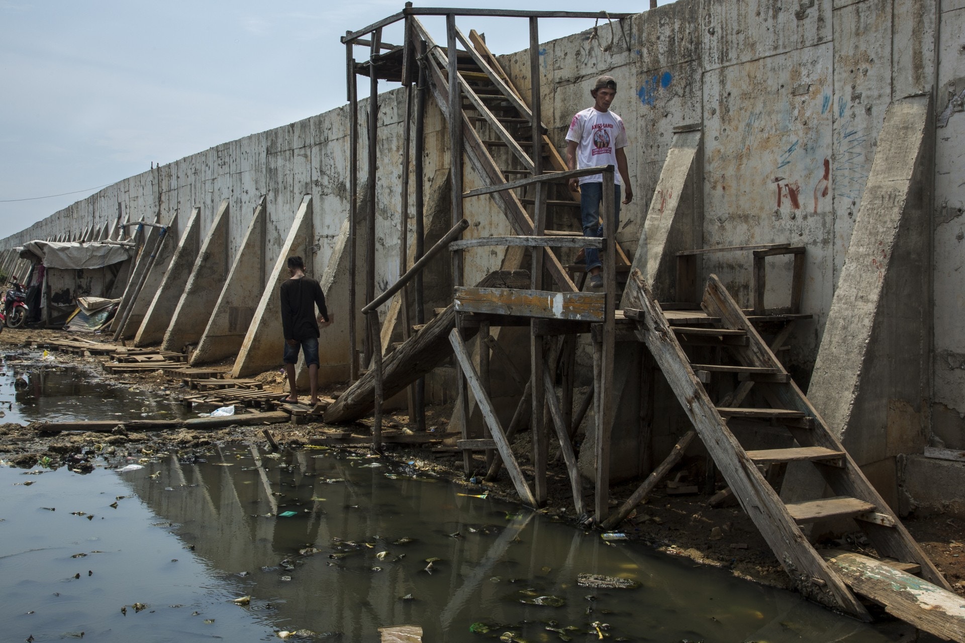 这座与海洋共生的城市,因过度开采地下水将面临海洋吞噬|雅加达|地下