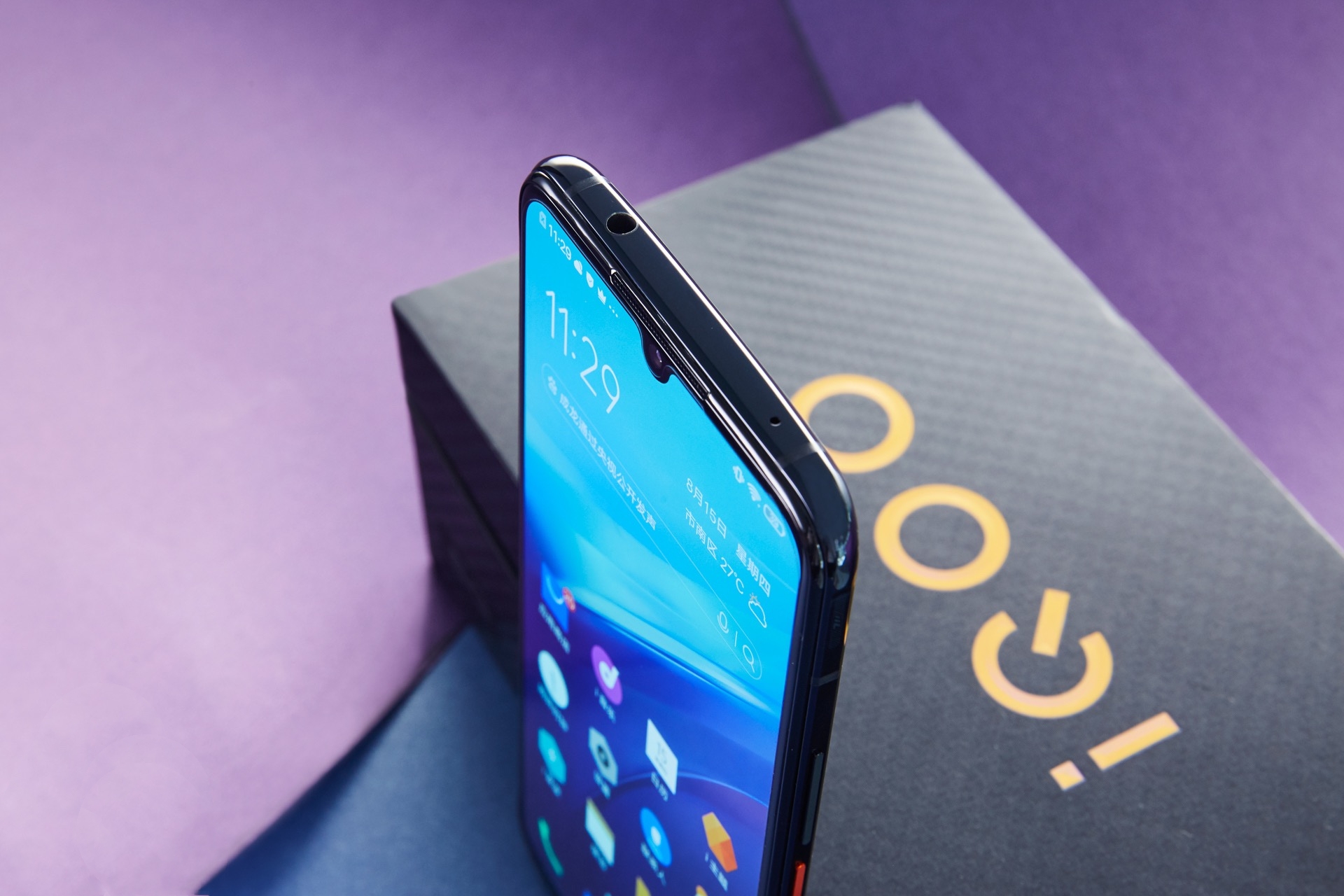 3798元!iqoo pro5g首发上手:这才是机皇该有的样子