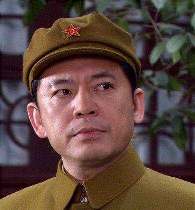 他是国家一级男演员,结婚几十年无绯闻,妻子是她,难怪很享福