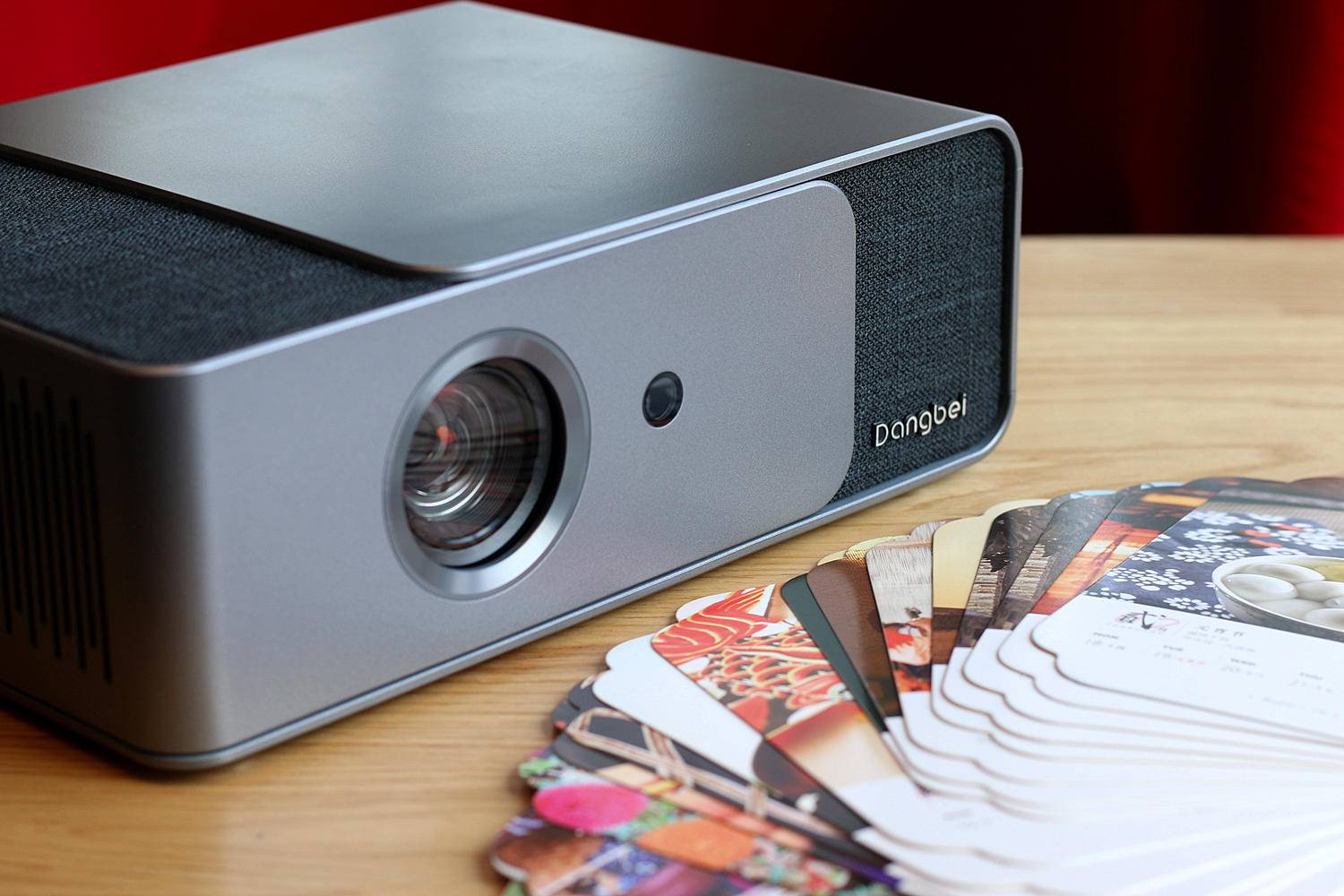 索尼码了2层楼高电视墙780吋16k巨型显示屏亮相