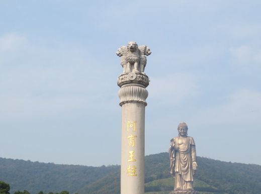 阿育王柱,是国内罕见的由整根花岗岩,手工雕刻而成的石柱|阿育王柱_新浪新闻