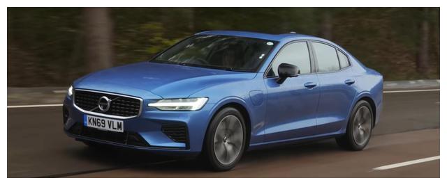 品牌还是动力,沃尔沃s60 t8e驱混动对比宝马330e