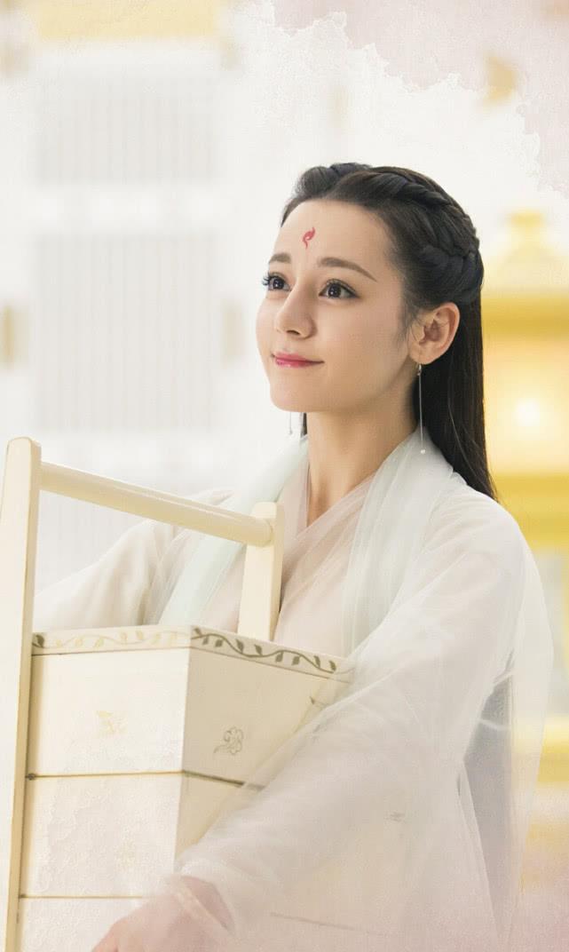 《三生三世枕上书》凤九嫁给叶青缇,并为他守寡百年,不理帝君