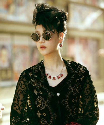 《破晓》,何杜娟在电视剧中饰演的许丽丽,该剧讲述了探长田继叶与律师