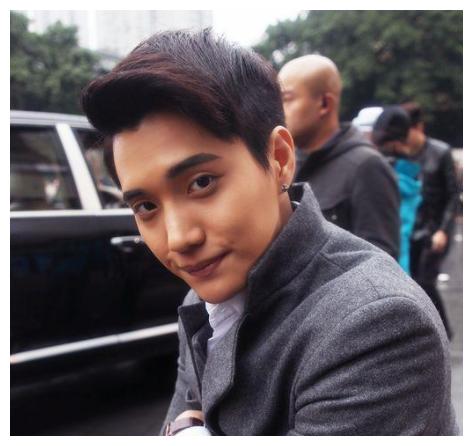 男团解散后可米小子许君豪转行当牙医至上励合小五沉迷带货