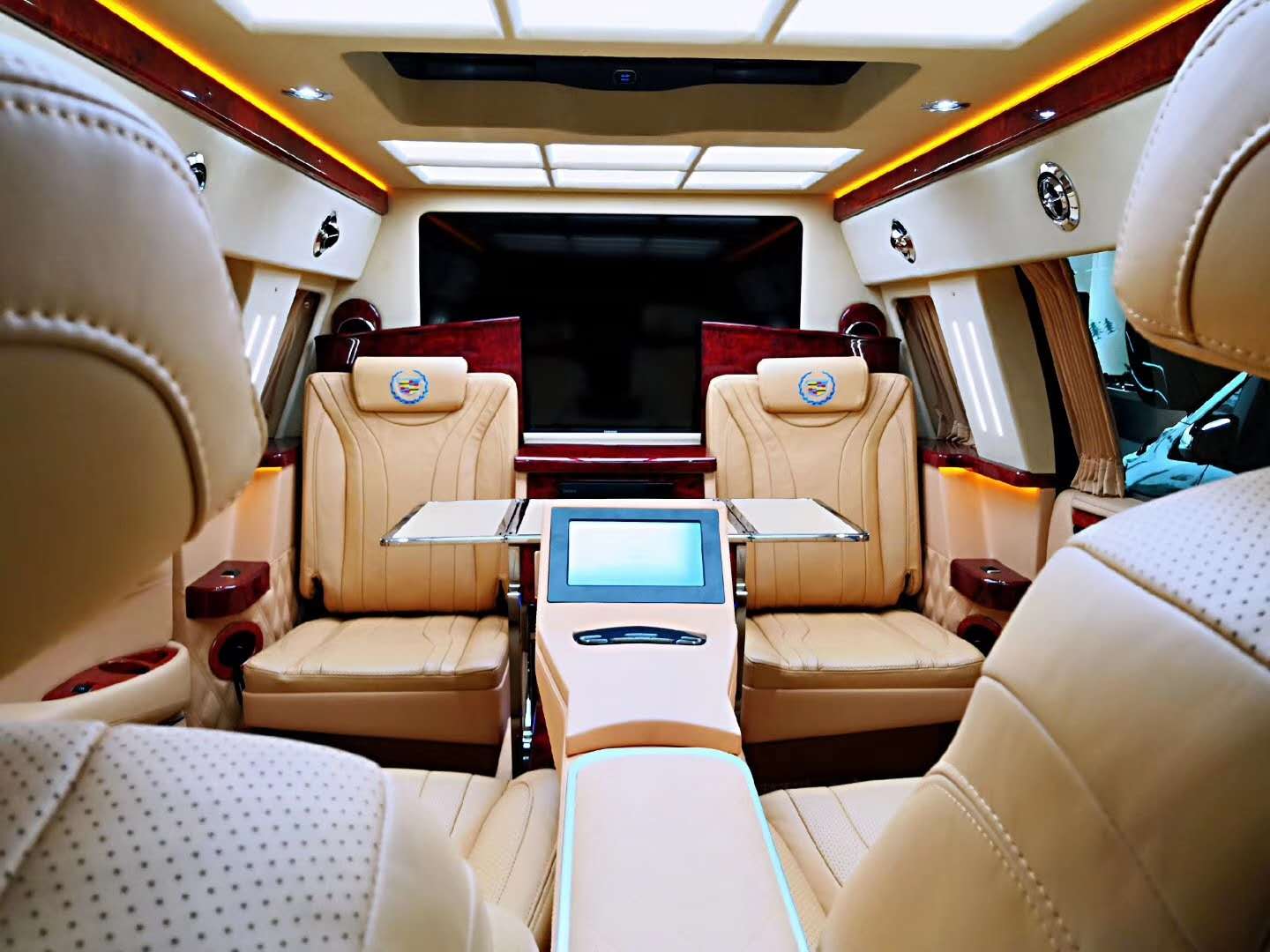 总统一号凯迪拉克总统座驾豪华内饰给您不一样的感觉