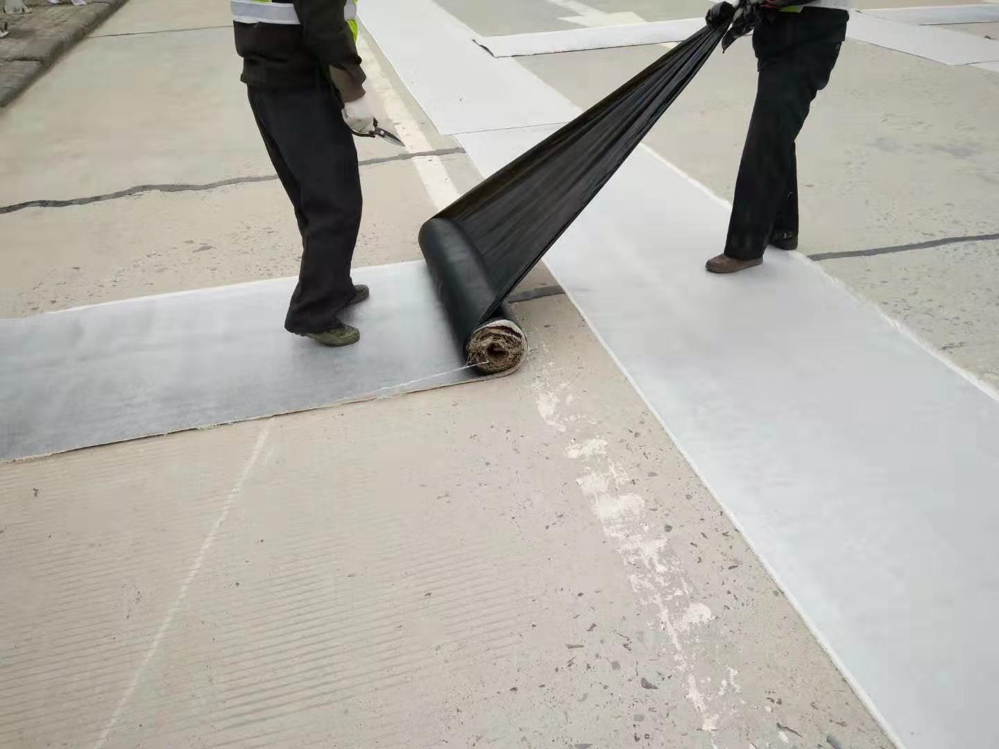 抗裂贴在水泥混凝土路面白改黑加铺工程中的应用__财经头条