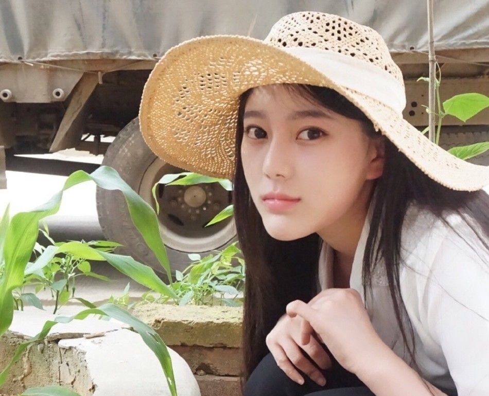 中华女子学院校花清新唯美写真,容颜精致神似张馨予王丽坤