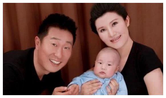 国家一级演员,曾和妻子住30平米婚房,孩子离开时还在演小品