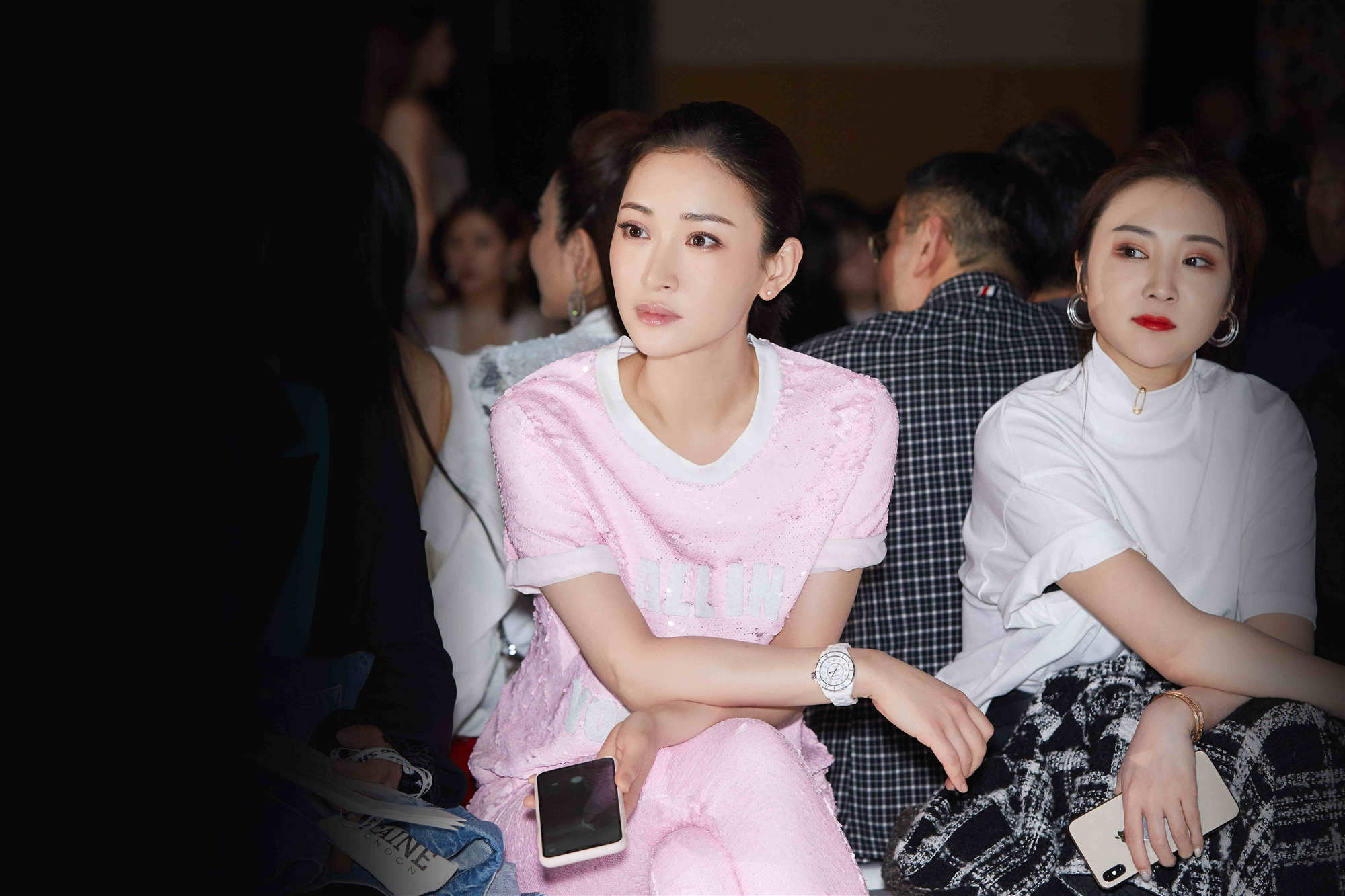 "文艺女神"董玥化身精灵,粉色也可以穿出盐系滋味!