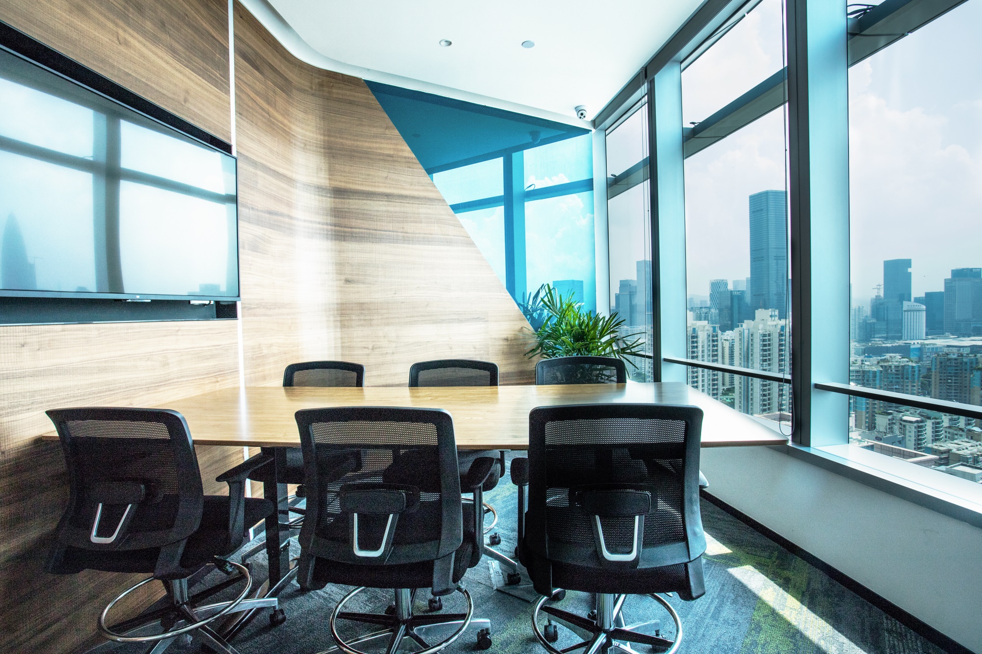 工作都挺好,就差一个理想办公室