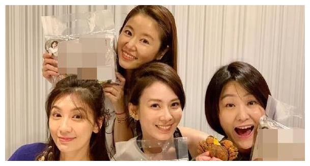 贾静雯与林心如同框,终于见识到女神和少女的区别了!都没有美图