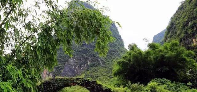 在广东清远的一个很小的阳山县城车田村,藏着这么一个野温泉,车田温泉