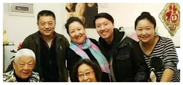彭玉一家生活照二婚嫁给前姐夫两个女儿十分漂亮