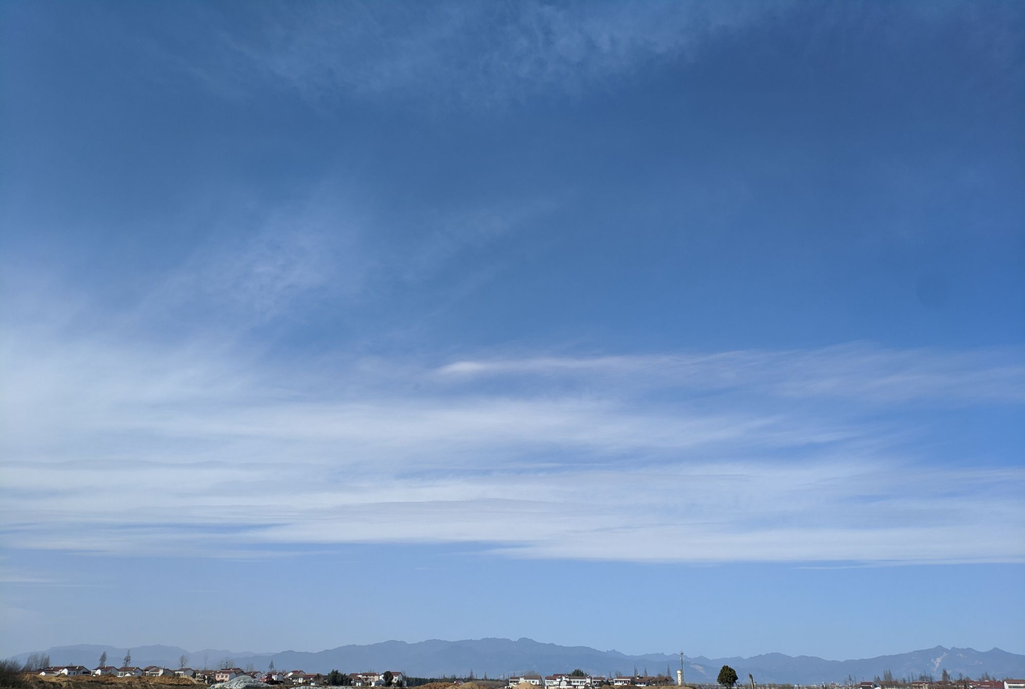 农村里 蔚蓝色的天空