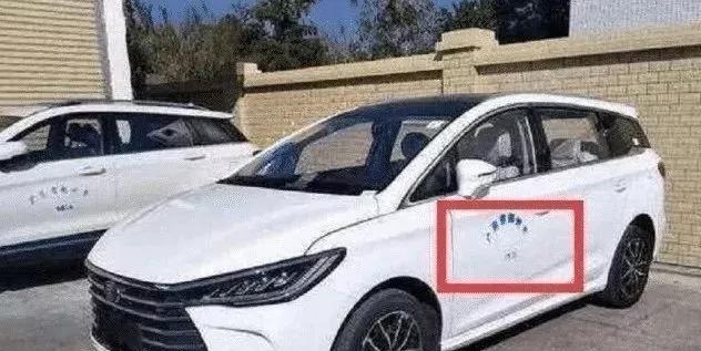 车管所提醒：新车上牌被无故喷字，以后遇到可以直接举报