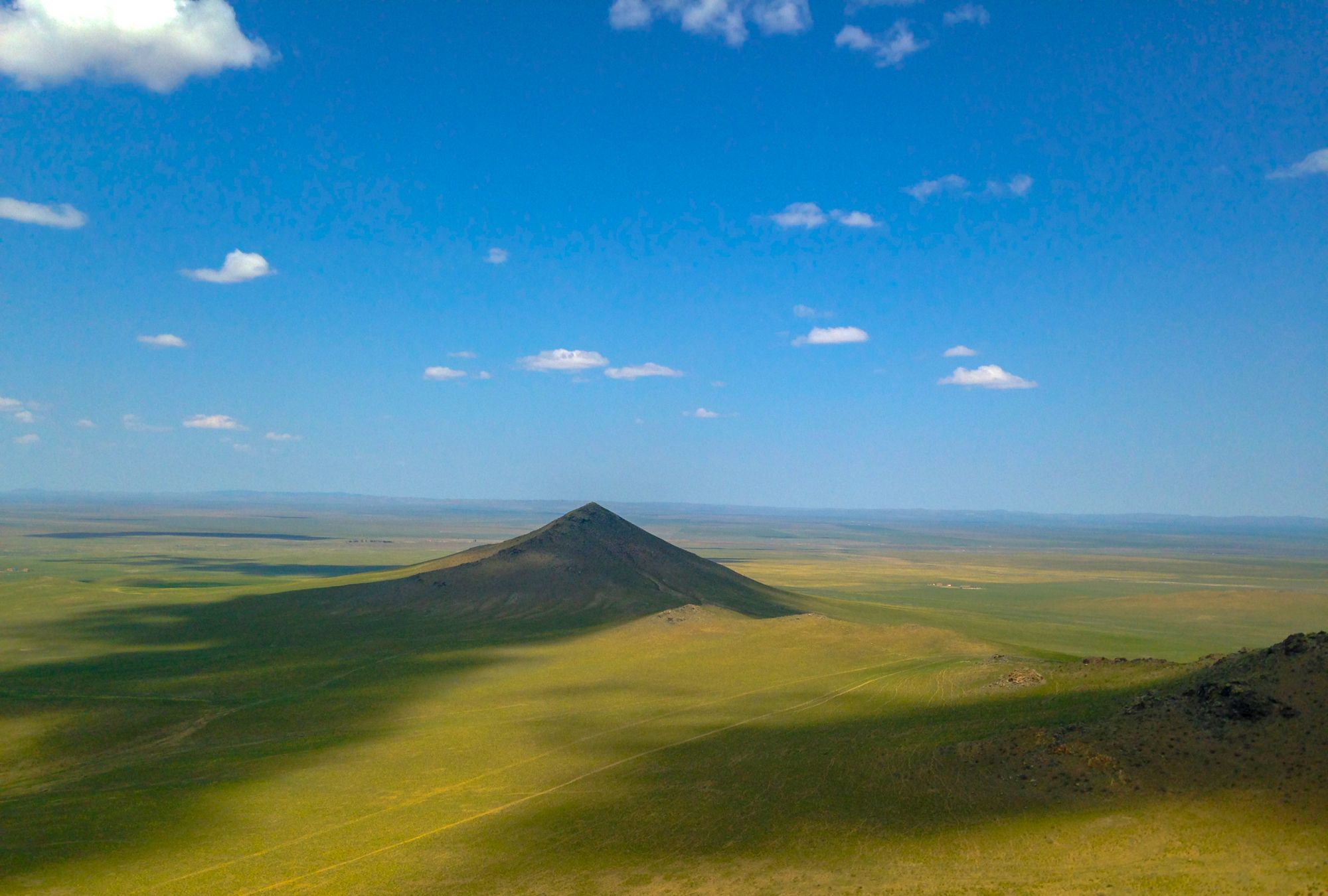 内蒙古草原上额吉敖包祭祀,不仅有世界冠军参加,还有大青盐赠送