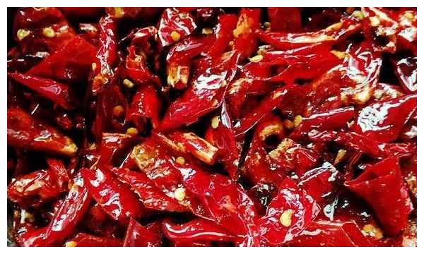 炸干辣椒子的做法 炸出来的辣椒段又酥又脆?
