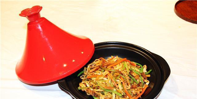 还原美食原汁原味, 塔吉锅焖面制作技巧