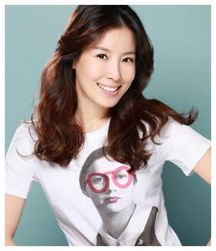 韩国电影大钟奖最佳女演员李泰兰,拥有美貌的脸蛋和火爆的身材!