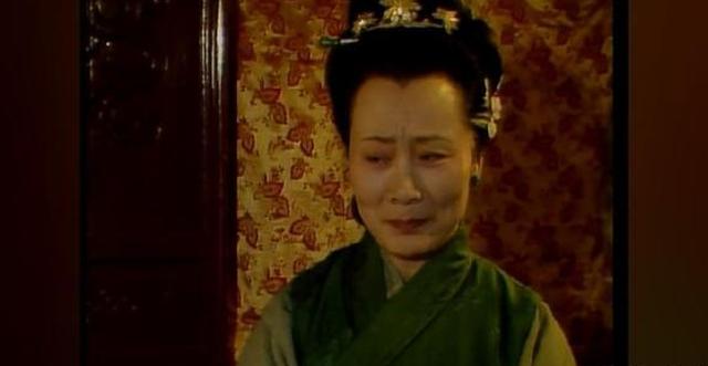 红楼梦:为什么贾政和李嬷嬷总凶宝玉,却对黛玉疼爱有加?