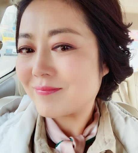 49岁王茜华近照曝光,因生病发胖颇为土气,老公居然是熟悉的他?