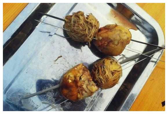 东北小吃烤毛蛋,吃了上瘾,但不能多吃