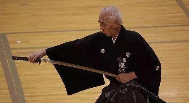 一把劈风刀打遍梁山无敌手!《水浒传》武将第一人竟是他?