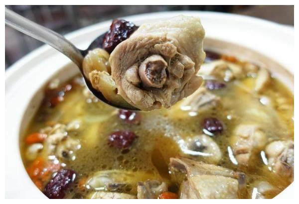 超好吃的姜母烧酒鸡,妈妈味道的做法,吃起来暖呼呼的!