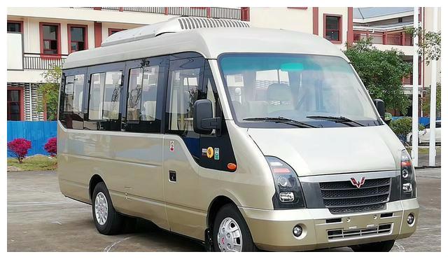 五菱s200欧系公路客车,短途运营新主力