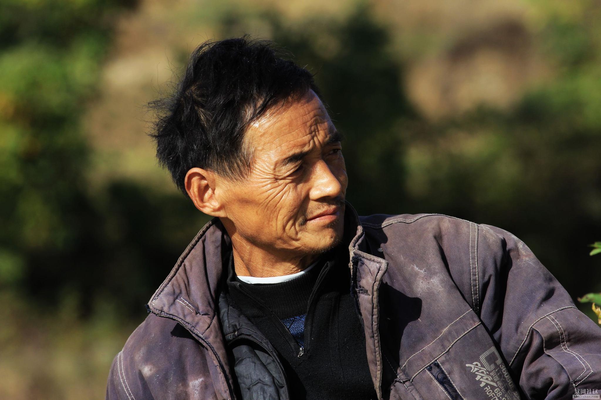 农村60岁以上的老人有高龄养老金,为什么他们还要坚持种地?