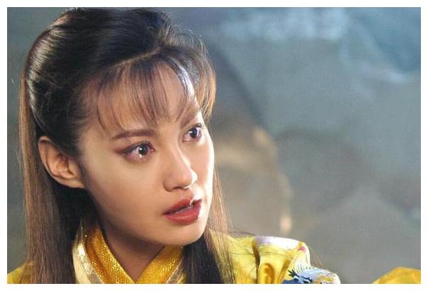 39岁"江玉燕"近照不输30岁baby,9岁女儿颜值高,与爸爸似祖孙