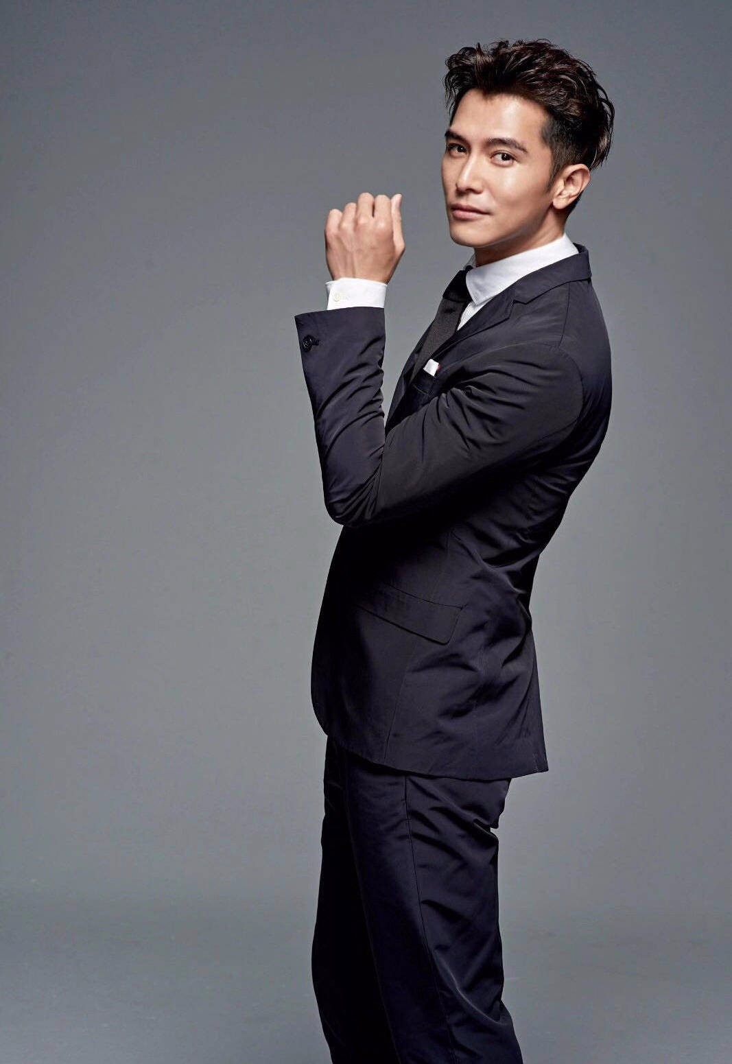 邱泽唐嫣分手被批渣男,邱泽回应:不适合谈恋爱!你赞同吗?