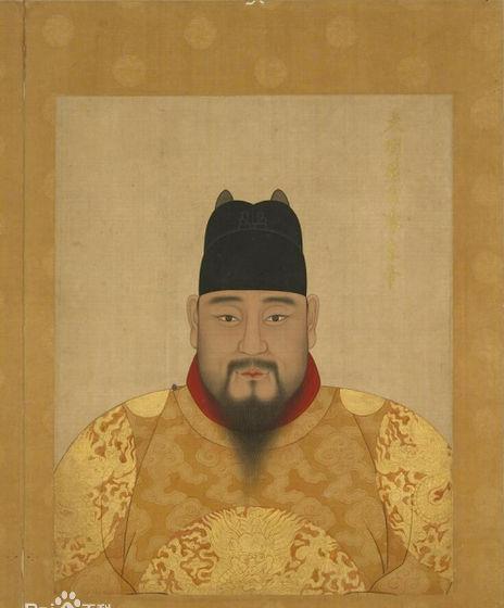 位自然也被叔叔想办法剥夺了,然后朱祁钰立了自己的儿子朱见济为太子