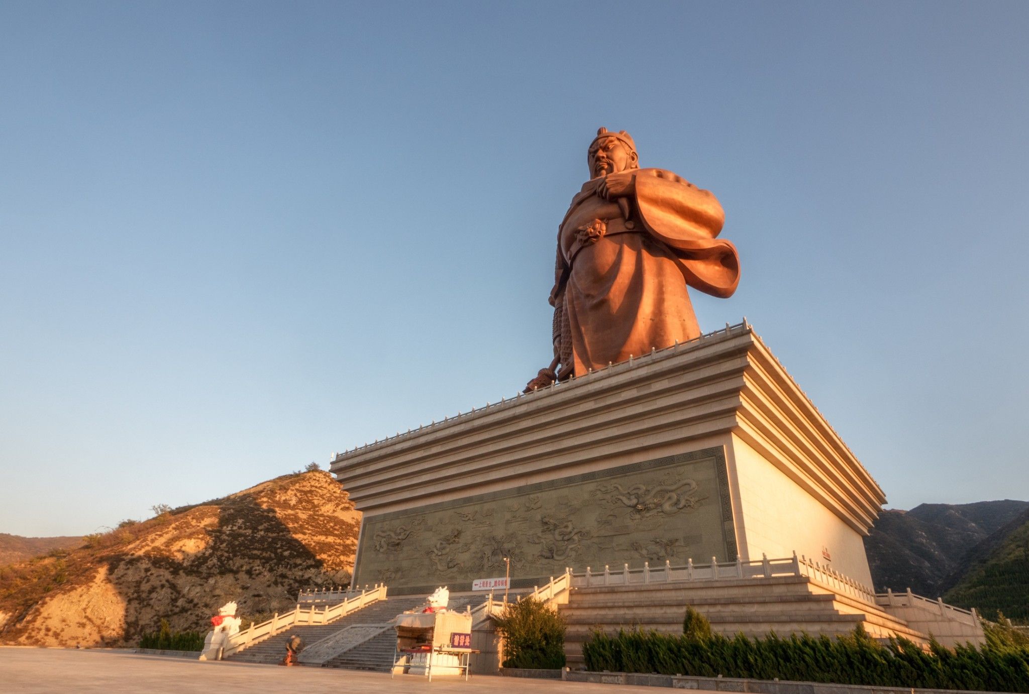 我国这些雕像每个都是全球第一,一半在南一半在北