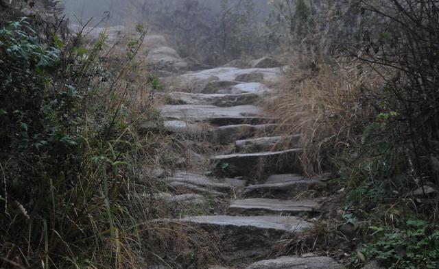 陕西"最接地气"古道:铺路石一块重百斤,每年走过的人数不清