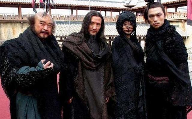 《天龙八部》中,如果四大恶人联手对抗乔峰有多大胜算?