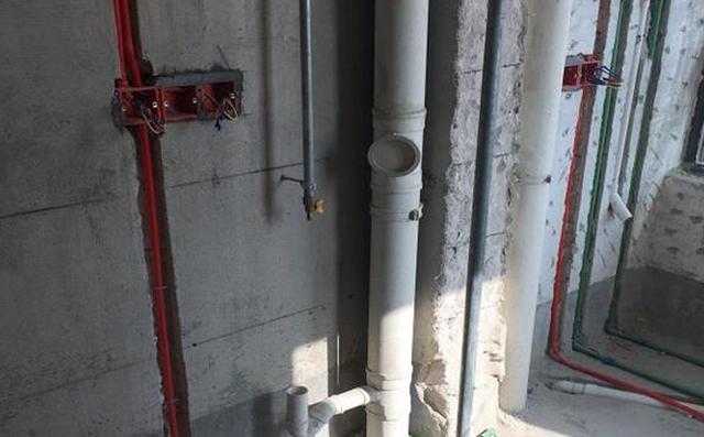 不过提醒一下大家,不是所有的阳台主下水管都是可以当做厨房下水的