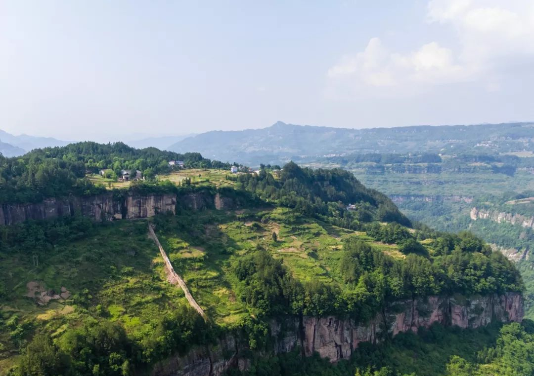 探访利川的天空之城绝壁凌空的千年古寨