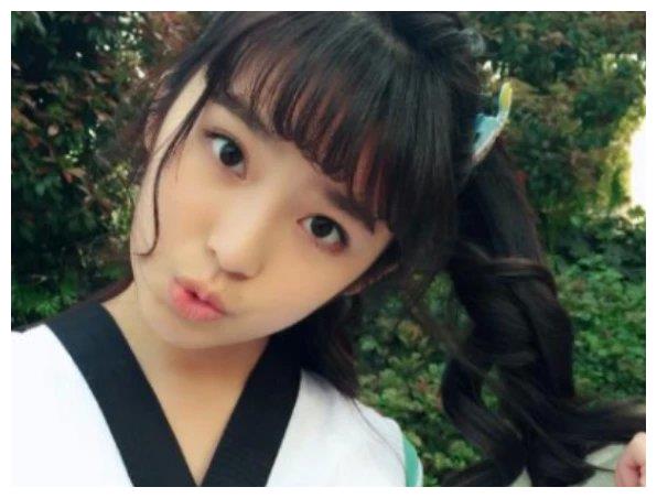 有种整容叫旋风少女的邓萍萍如今染回金发御姐范十足