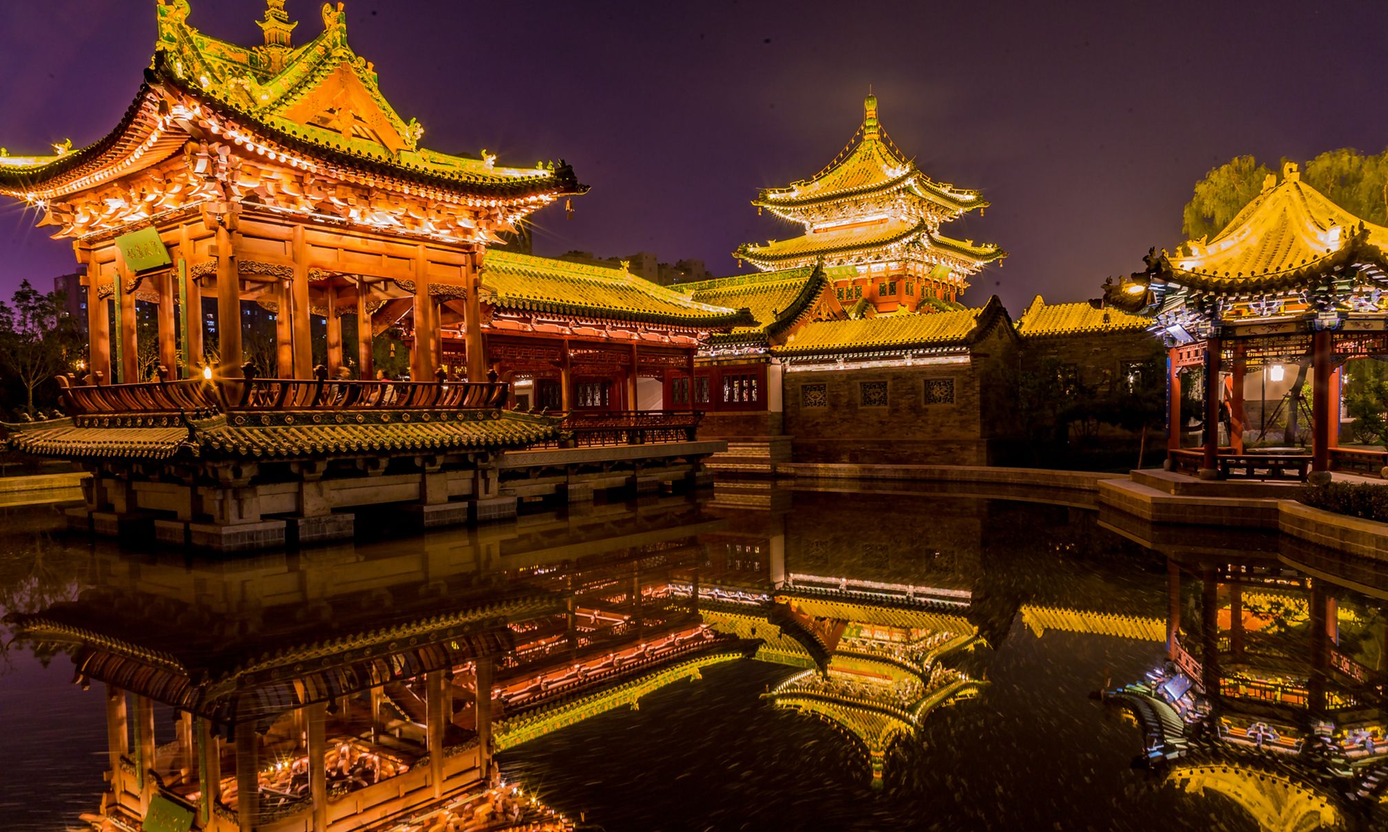 太原市迎泽公园夜景真漂亮,市民不忘耿市长!_高清图集_新浪网