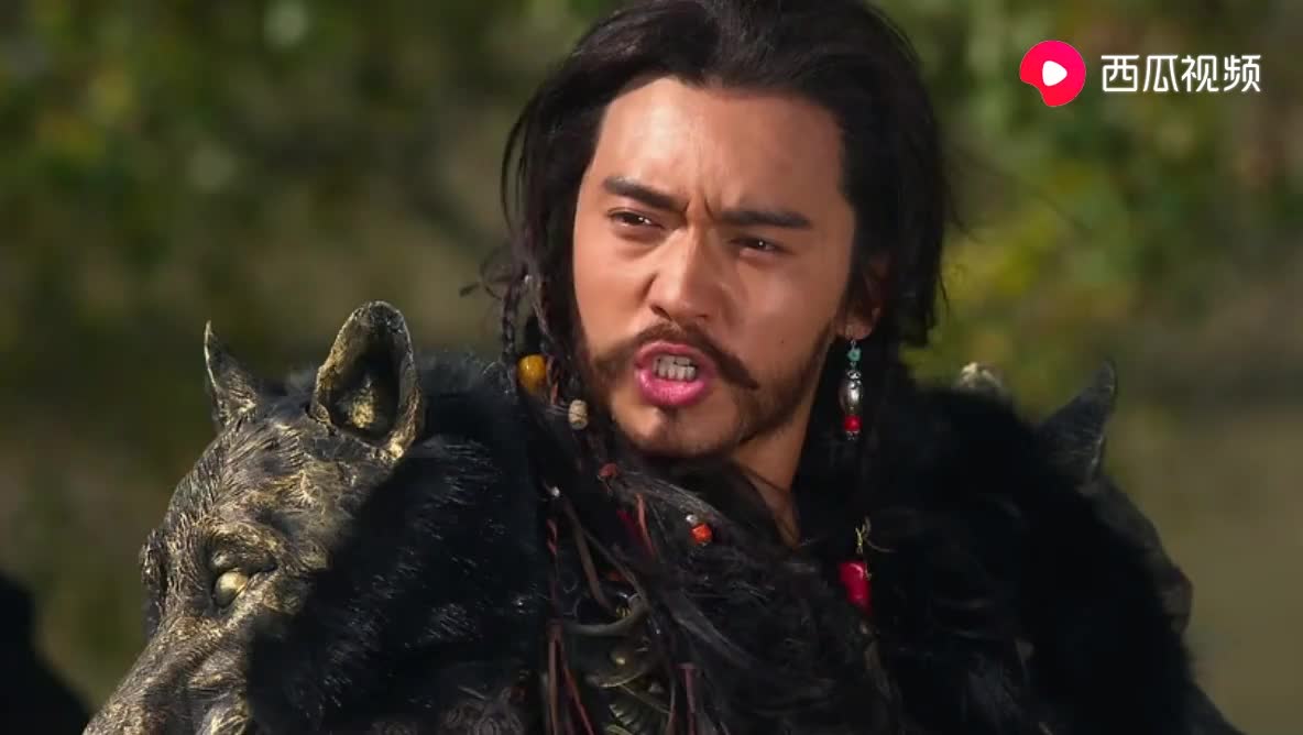 义渠王得知芈月被人谋害大怒,救下芈月后,火烧魏夫人家