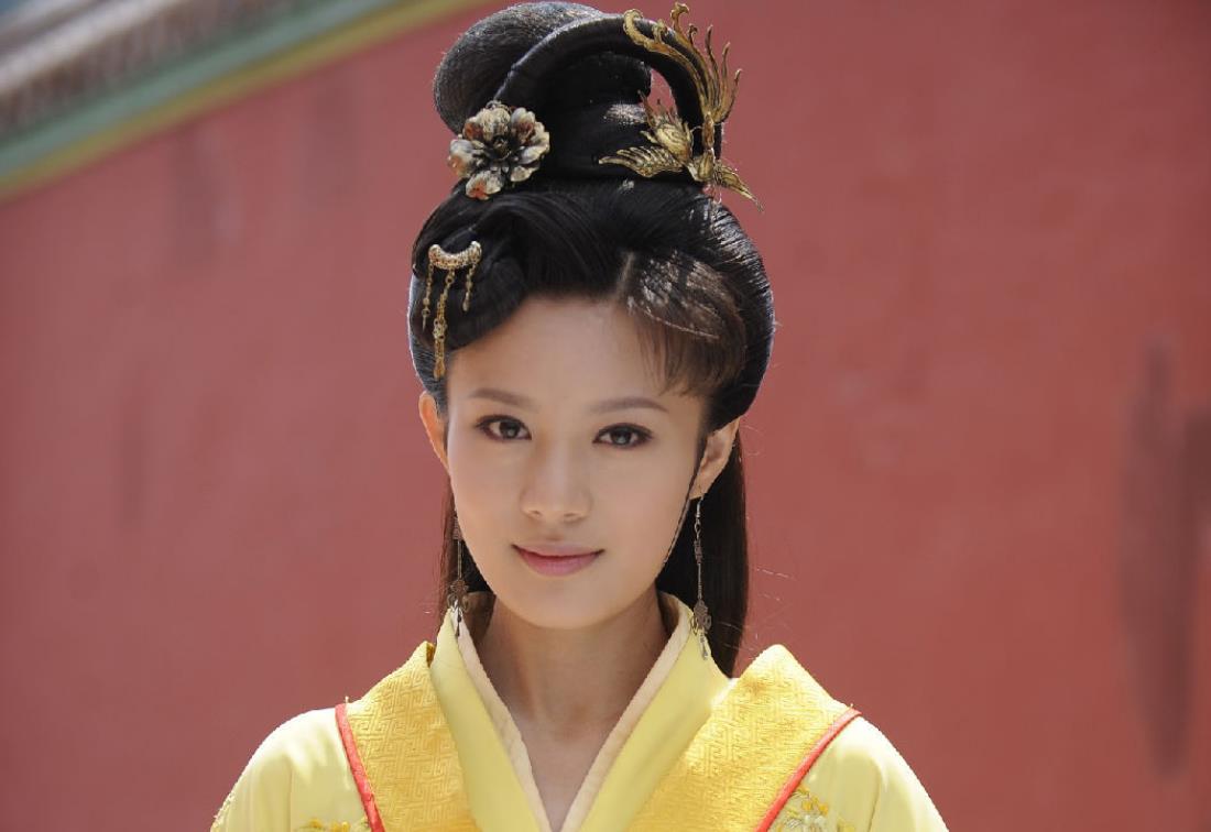 《倚天屠龙记》里演可怜人,出道多年不火,却有个名导姑父|西施秘史|杨